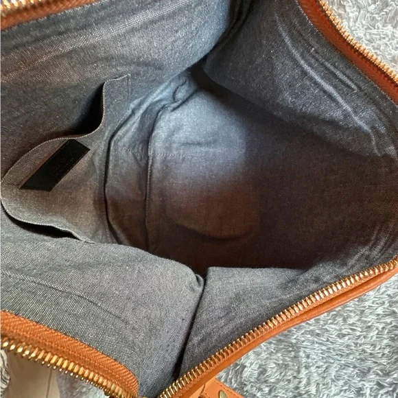 Clare V. Moyen Messenger - Picture 4 of 5